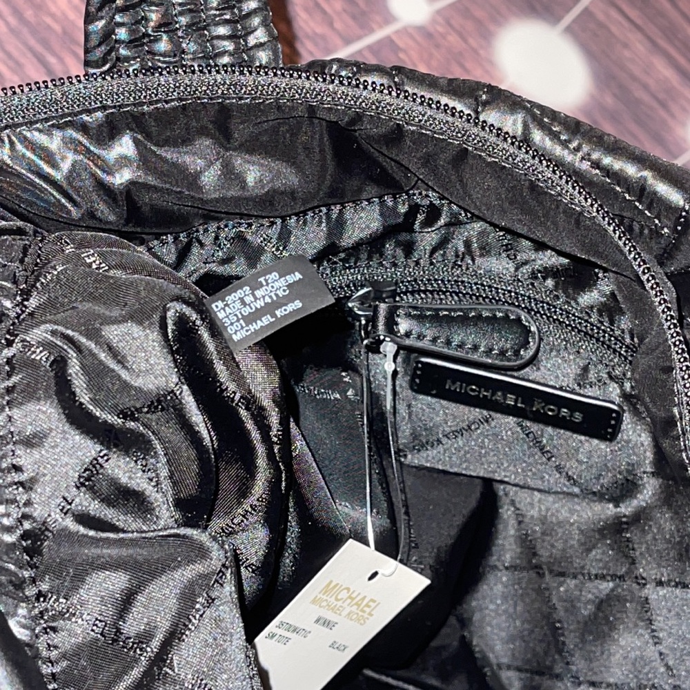 🖤MICHAEL KORS 🖤 WINNIE BLACK QUILTED SMALL TOTE - Picture 11 of 12